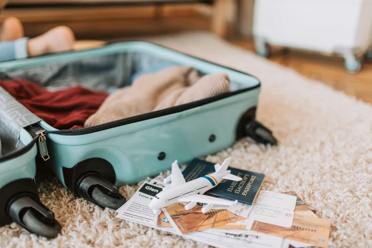 Šta ne nositi na putovanja: Pet stvari koje će vam bespotrebno zauzimati prostor u koferu