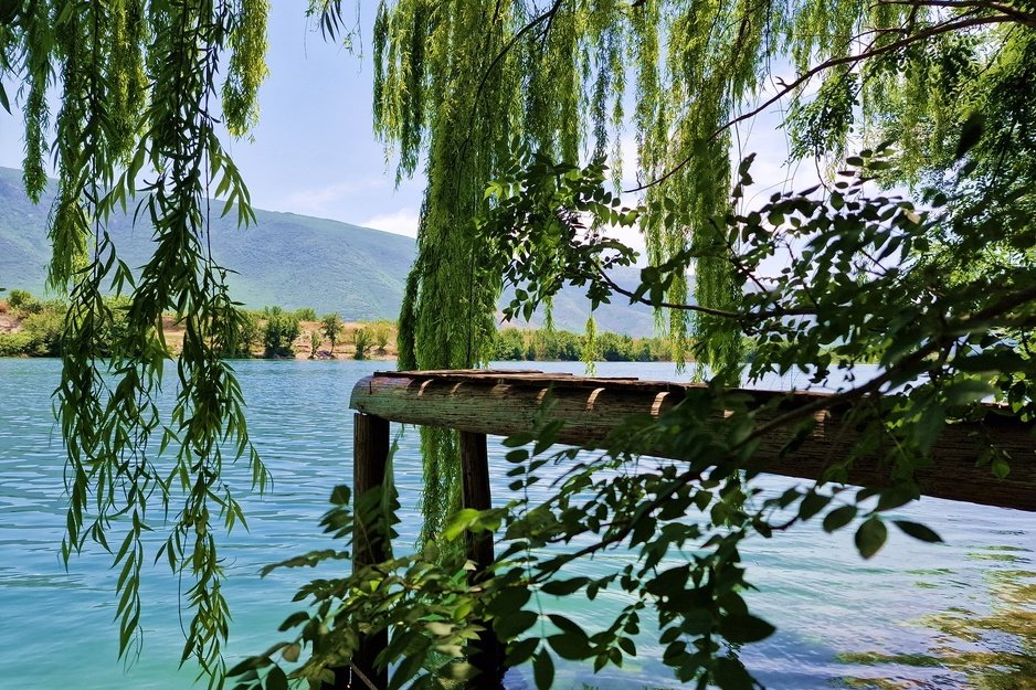 Bajkoviti mol na Mostarskom jezeru: Jedno od omiljenih mjesta za fotografiranje