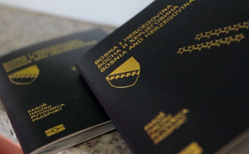 Svaki pasoš krije tajnu – da li ste primjetili?